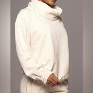 NWT • JLUXLABEL BUTTERCREAM BELEN UNISEX PULLOVER • SMALL